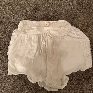 Hollister flowy shorts